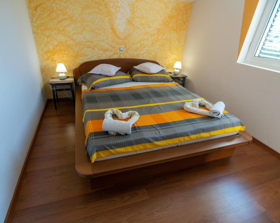 Apartments Rezek Supetarska Draga Bagian luar foto