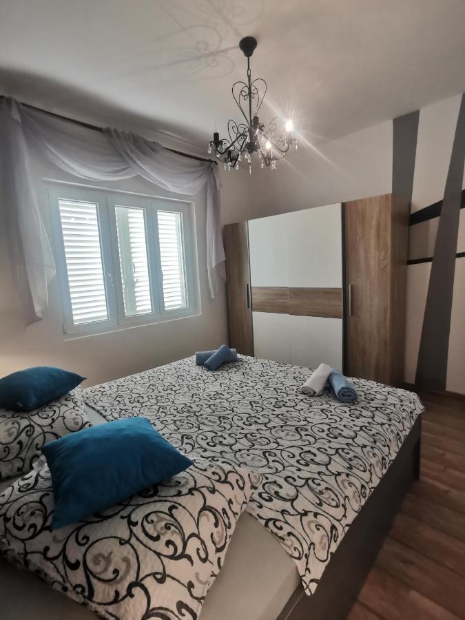 Apartments Rezek Supetarska Draga Bagian luar foto